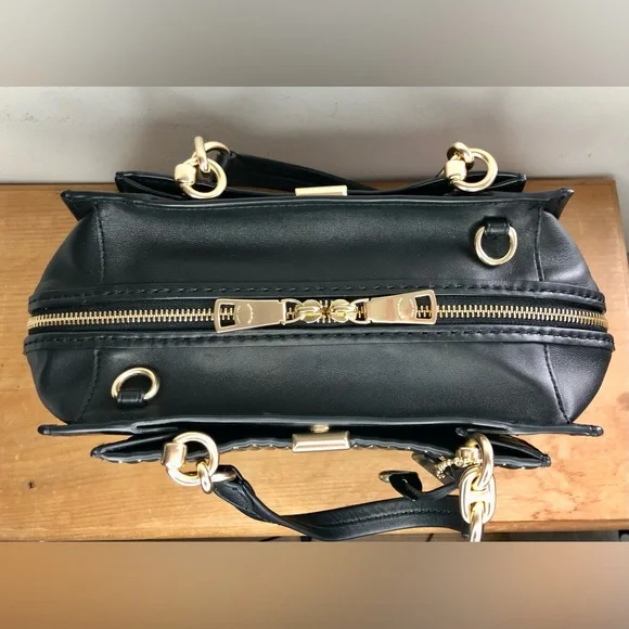 S⭕️LD‼️Coach Dreamer With Quilting And Rivets Gold/Black - Picture 5 of 12